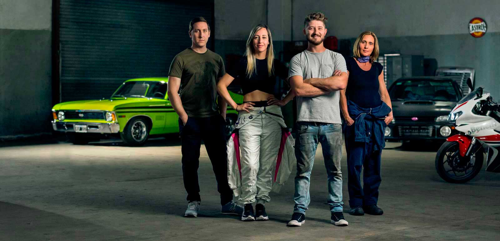 Imagen de cuatro personas, que son los recomendadores de Castrol