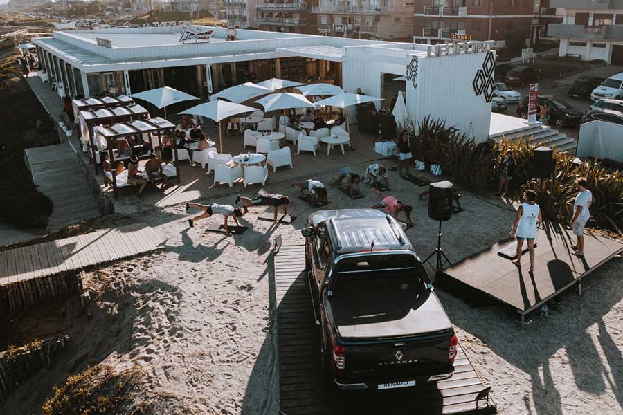 Stand de Renault en Pinamar